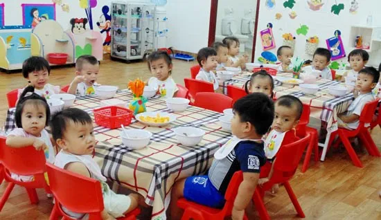 Huyện Nhà Bè: Học sinh lớp tiên tiến phải đóng thêm 1.490.000 đồng/tháng