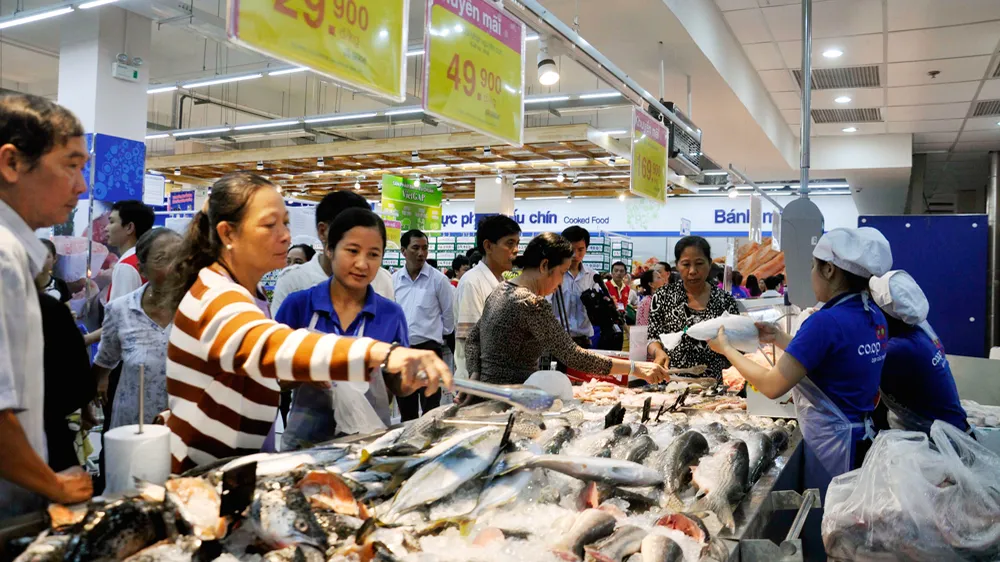Co.opmart Chư Sê vẫn tấp nập khách sau khai trương 