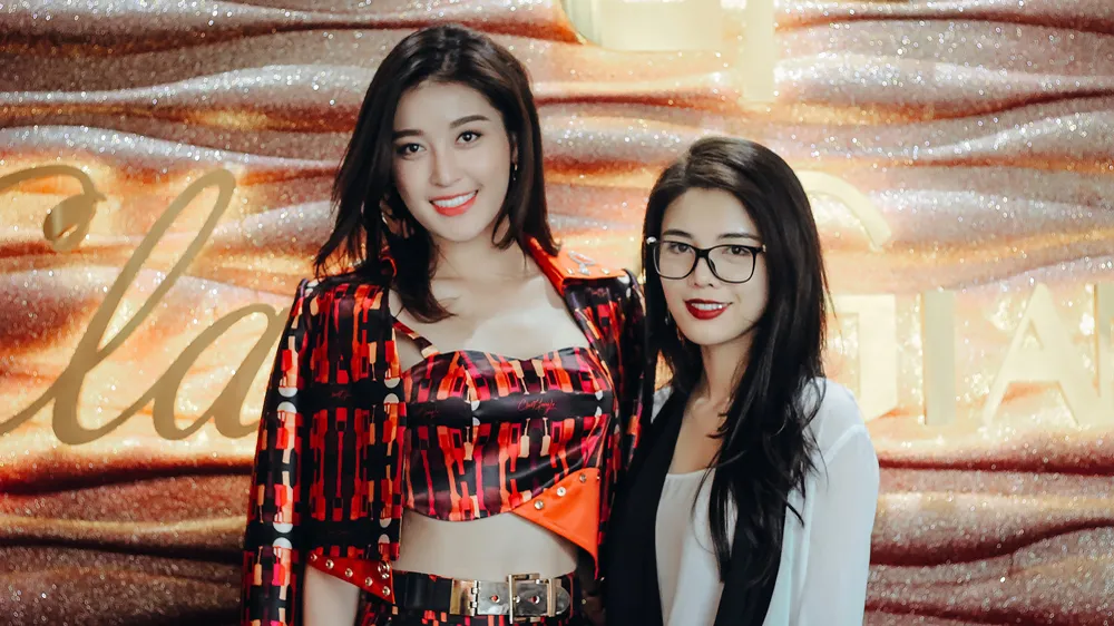 Huyền My làm first face, Võ Hoàng Yến làm veddette trong show của Claret Giang Lê