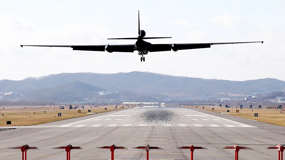 Máy bay do thám U-2 tại căn cứ không quân Osan ở Pyeongtaek tham gia tập trận ngày 4-12. Ảnh: REUTERS