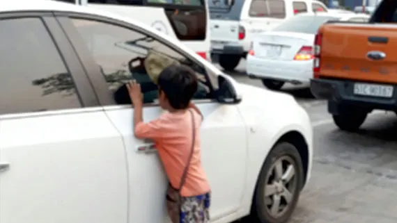 Người ăn xin lại tràn ra đường phố