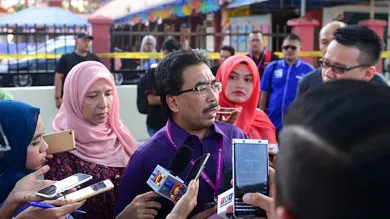 Malaysia xem xét hạ độ tuổi cử tri