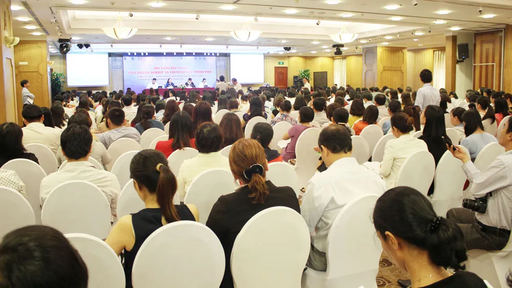Hơn 300 đại biểu đối thoại về bảo hiểm xã hội 