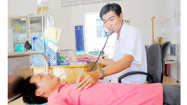 Để y tế cơ sở làm tròn vai người gác cổng