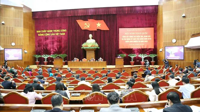 Tập trung đấu tranh, ngăn chặn những yếu kém, tiêu cực trong Đảng