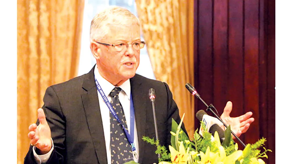 Giáo sư Carl Thayer là một trong ba diễn giả chính tại tọa đàm