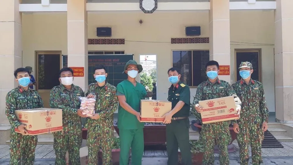 Hơn 2.500 thùng sản phẩm được gửi tặng đến các nhân viên y tế tuyến đầu và các cơ quan chính phủ