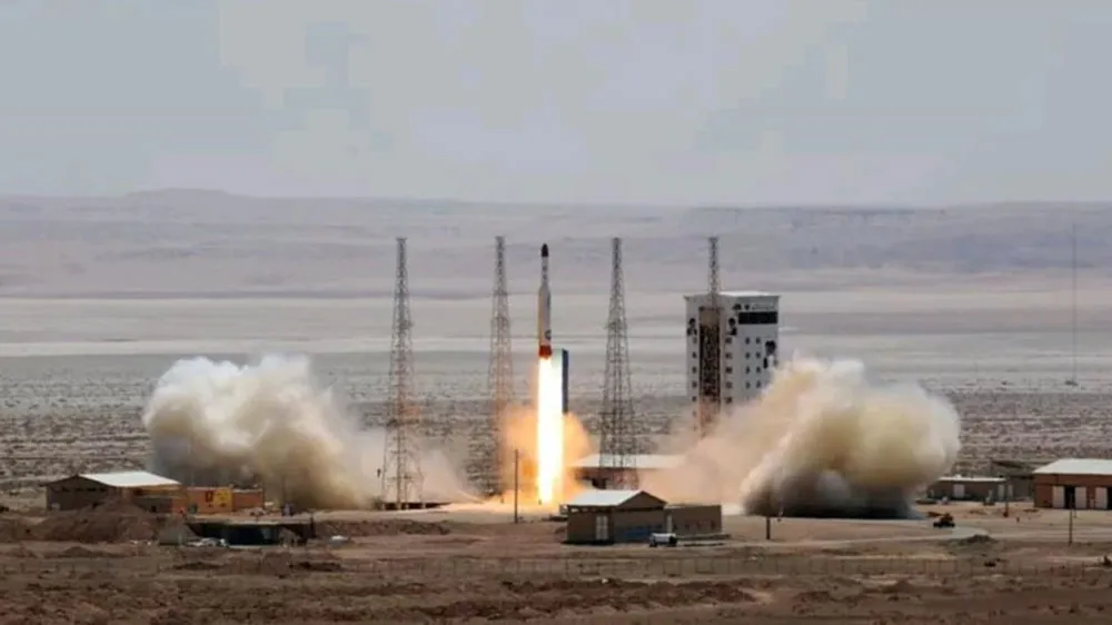 Iran phóng thành công vệ tinh quân sự đầu tiên
