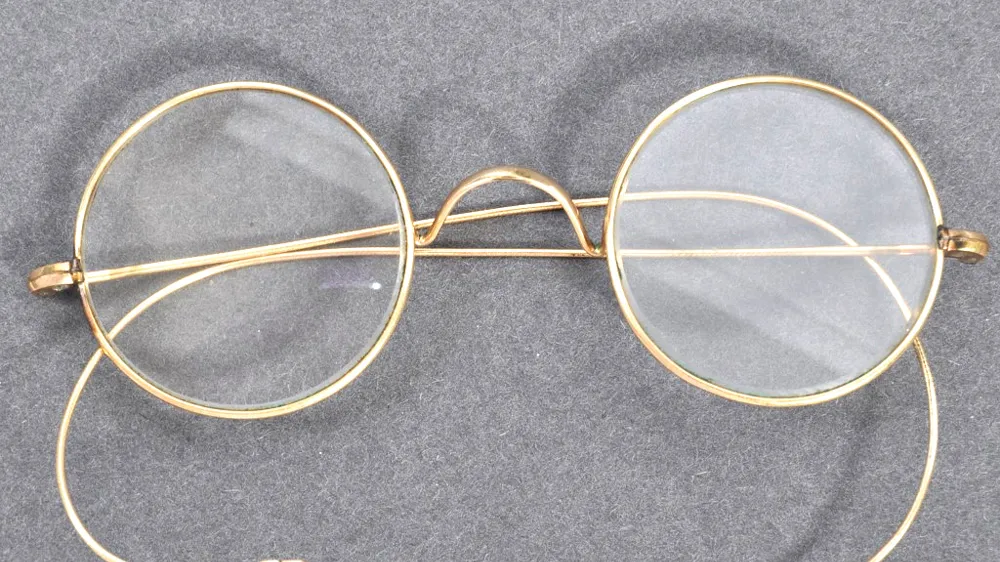 340.000 USD cho kính của Gandhi