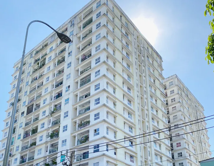 Công ty CP ĐT và PT Địa ốc Khang Gia (Tân Phú) có 230 căn hộ đang thế chấp quyền sử dụng đất ở ngân hàng. Ảnh: CAO THĂNG