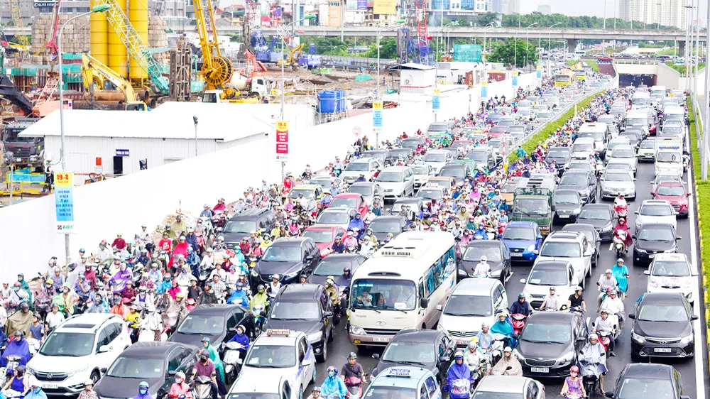 Đường Trần Duy Hưng (Hà Nội) thường xuyên ùn tắc vào giờ cao điểm. Ảnh: QUANG PHÚC