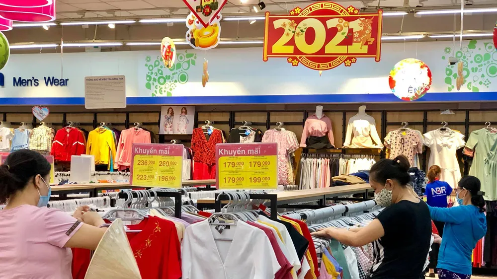 Hàng dệt may của doanh nghiệp trong nước sản xuất được phân phối rộng rãi tại hệ thống siêu thị hiện đại