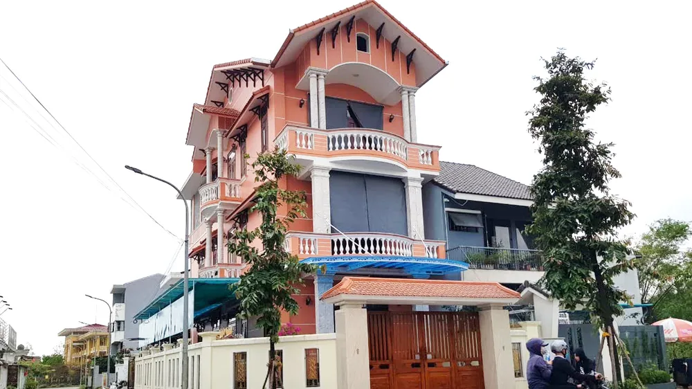 UBND TP Huế bán chỉ định không qua đấu giá lô đất A7, nay đã xây nhà ở phường An Đông cho ông Huỳnh Cư thể hiện sự tùy tiện, gây thất thu ngân sách