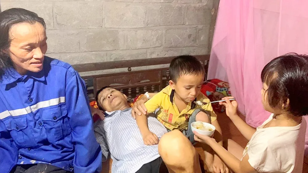 Bố suy thận giai đoạn cuối, con sứt môi, hở hàm ếch