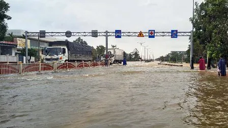 Cần xử lý nhiều điểm úng ngập trên QL1, đường Hồ Chí Minh