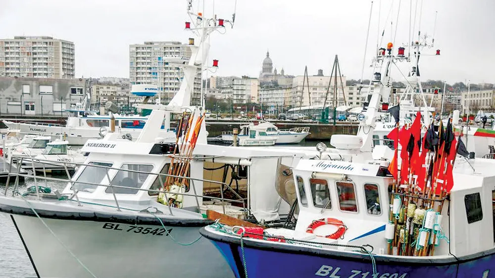 Tàu đánh cá nhỏ của Pháp neo đậu tại cảng Boulogne-sur-Mer