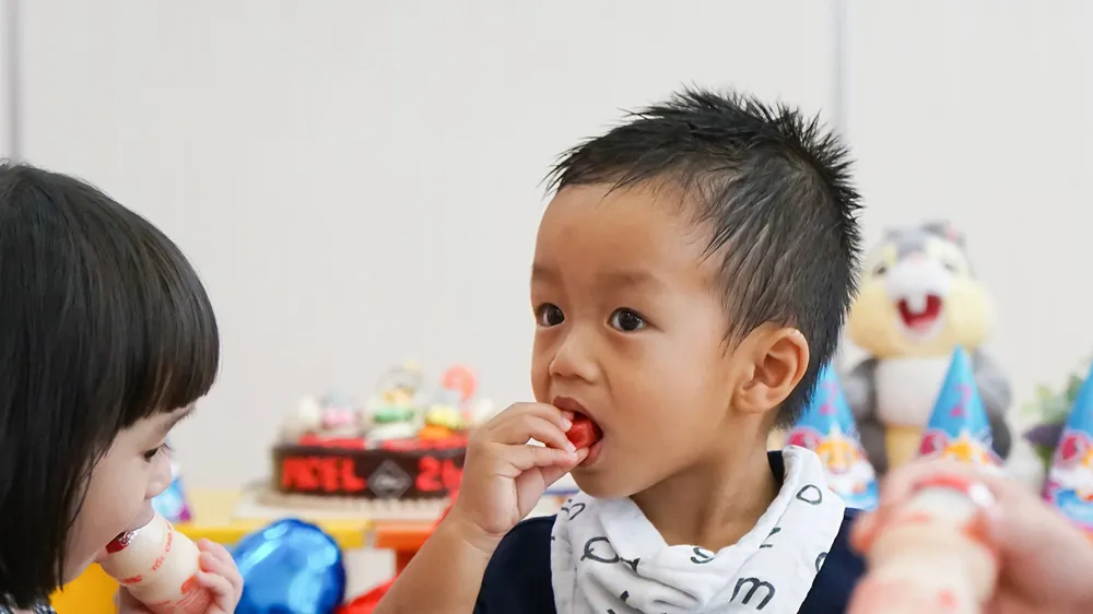 Theo nhiều chuyên gia y tế, nên cung cấp vitamin từ các nguồn thực phẩm tự nhiên. Ảnh: HOÀNG HÙNG