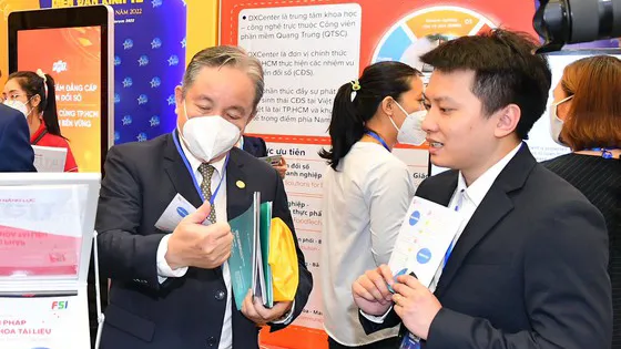 Doanh nghiệp tìm hiểu cơ hội đầu tư tại Diễn đàn kinh tế TPHCM năm 2022. Ảnh: VIỆT DŨNG