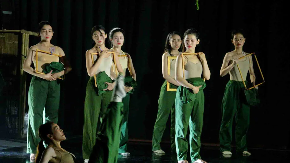 Dàn nghệ sĩ múa trẻ tài năng của HBSO tham gia vở kịch múa Hoàng hôn