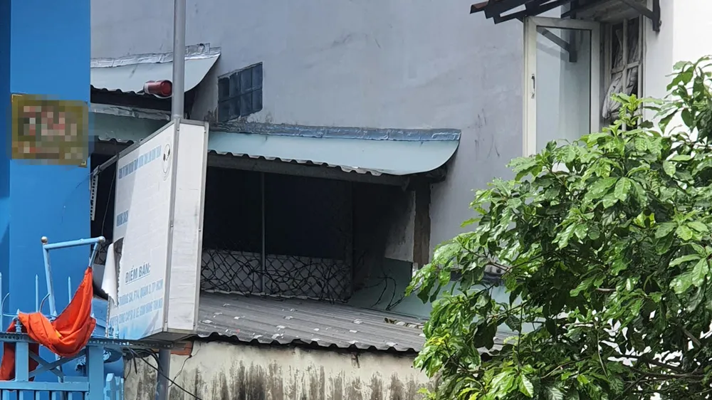 Đất công vài m2 được rào chắn và án ngữ trước một căn nhà trên đường Lê Văn Sỹ (Quận 3)