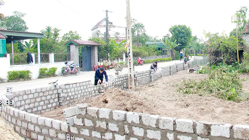 Cụ bà đơn thân hiến đất mở đường