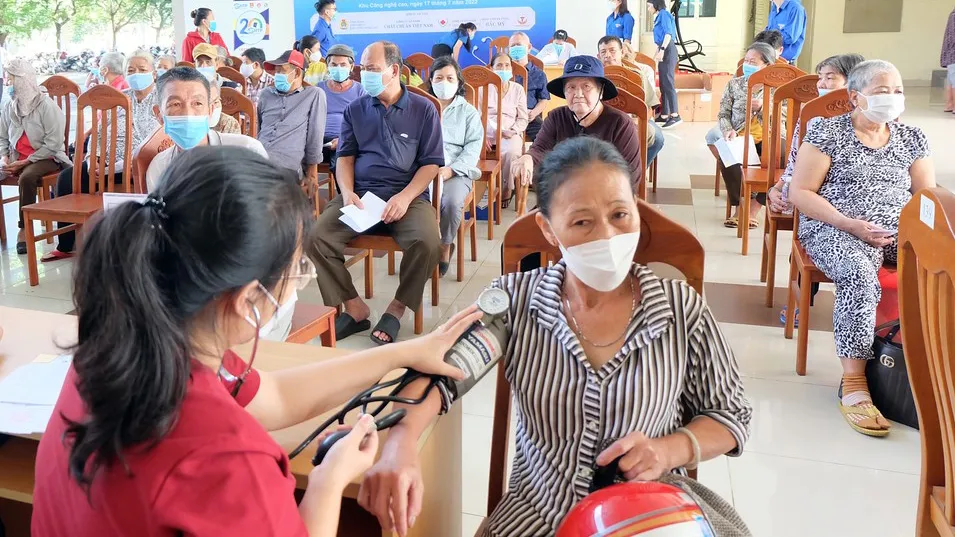 Hàng ngàn công nhân được khám bệnh miễn phí