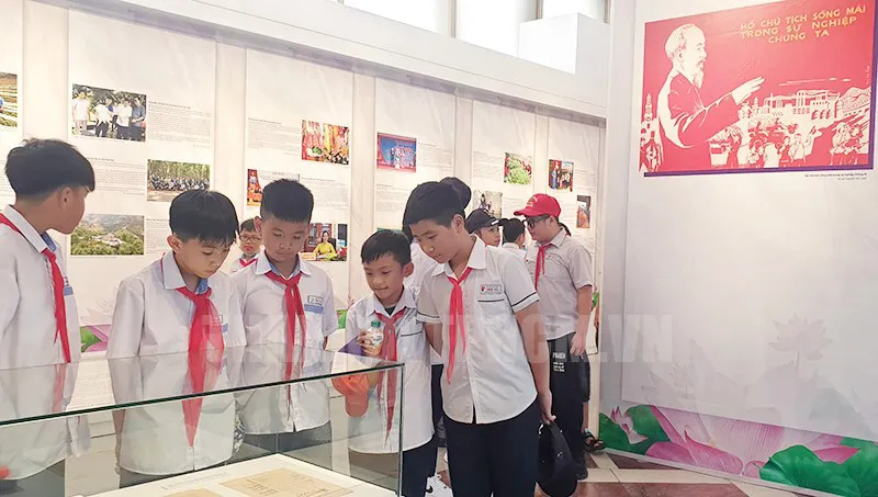 “Những tấm gương bình dị mà cao quý”: Lan tỏa những câu chuyện truyền cảm hứng