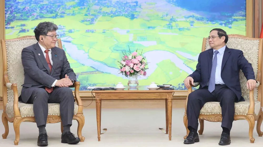 Thủ tướng Phạm Minh Chính tiếp ông Hagiuda Koichi. Ảnh: VIẾT CHUNG
