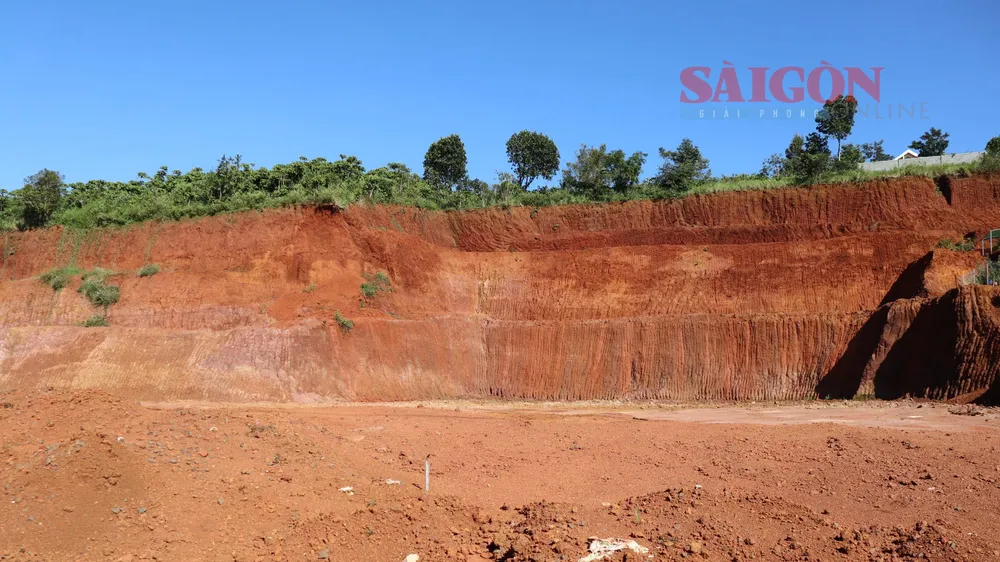 Một khu vực đất bị san gạt tại TP Bảo Lộc. Ảnh: ĐOÀN KIÊN