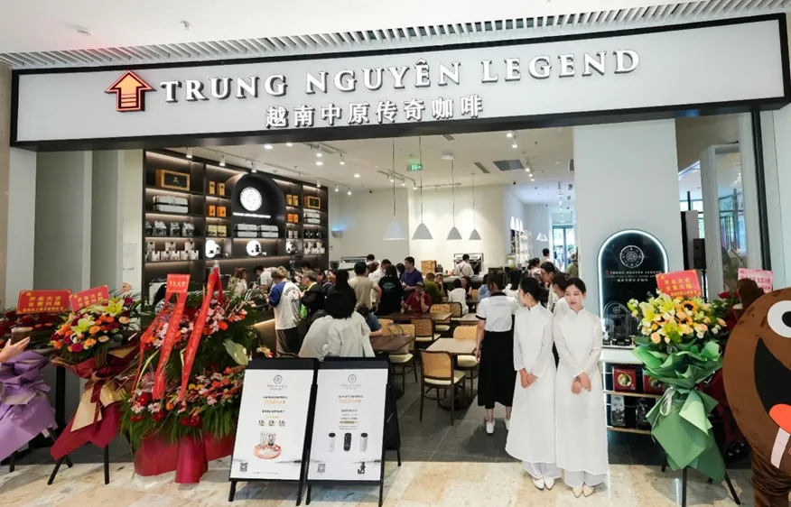 Thế giới cà phê Trung Nguyên Legend tại Trung tâm thương mại One East, Thượng Hải, Trung Quốc thu hút đông đảo người yêu cà phê đến trải nghiệm trong ngày đầu tiên ra mắt