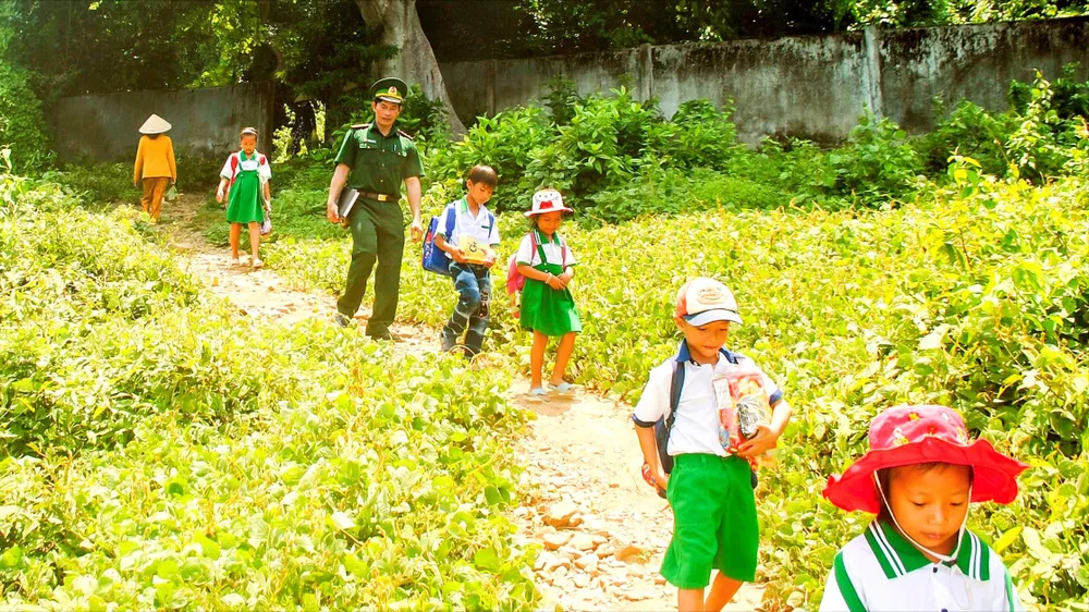 Miễn học phí cho học sinh trường công lập: Thêm cơ hội cho học sinh khó khăn đến trường