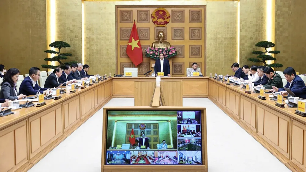 Thủ tướng yêu cầu hoàn thành sửa chữa nhà cho bà con vùng lũ trước ngày 31-12-2025