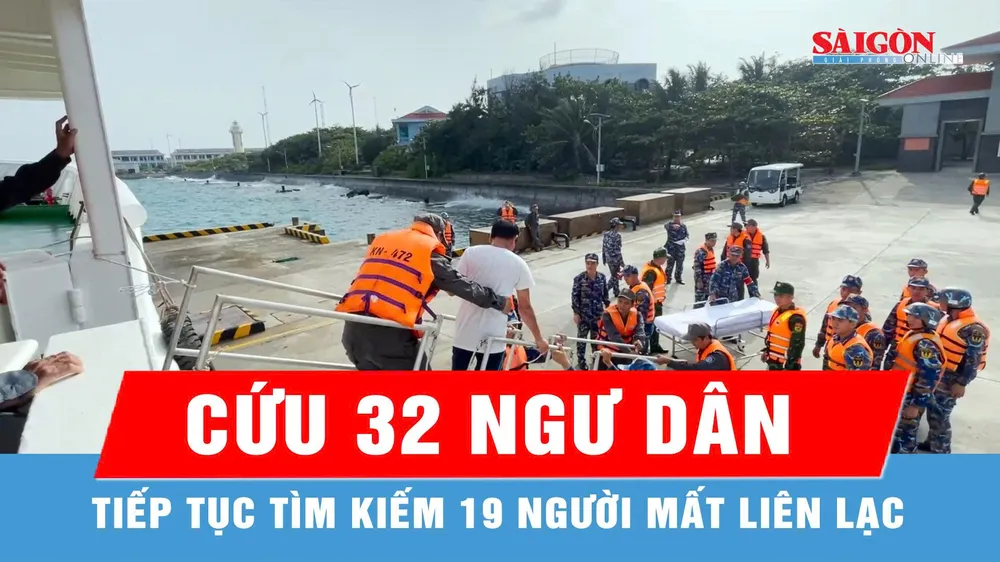 Cảnh sát biển đưa 32 ngư dân bị nạn về đảo Trường Sa, tiếp tục mở rộng tìm kiếm