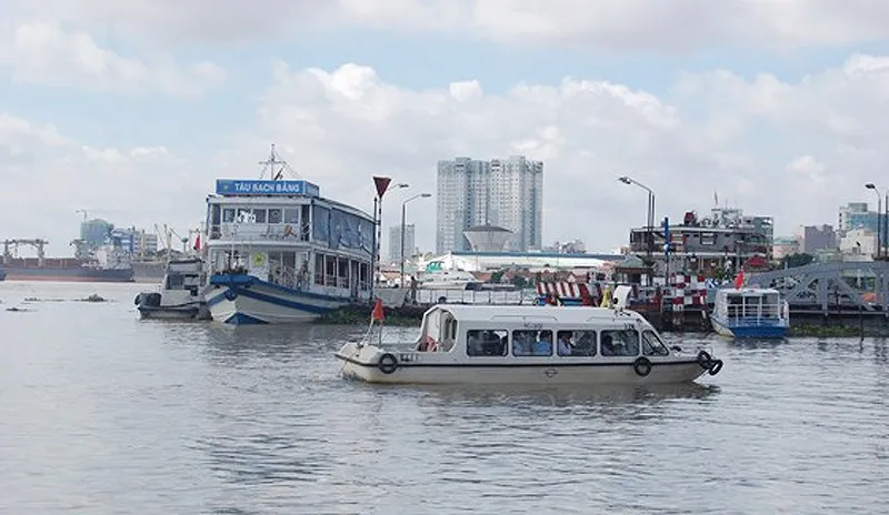 Khai thác du lịch đường sông nội đô tại bến Bạch Đằng