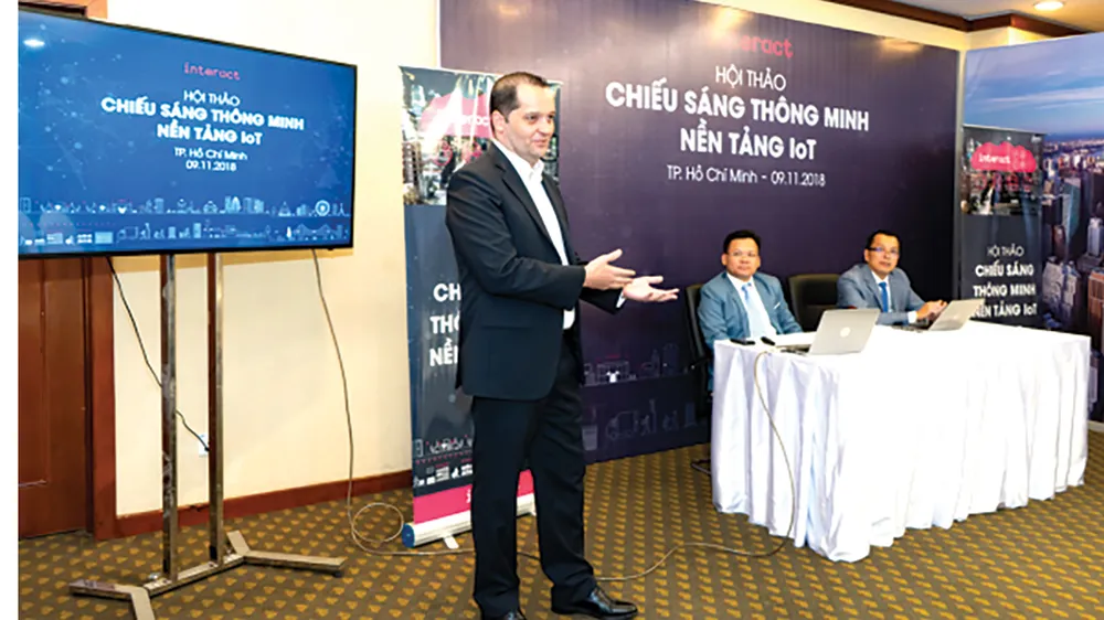 Signify (Philips Lighting) giới thiệu nền tảng chiếu sáng thông minh Interact