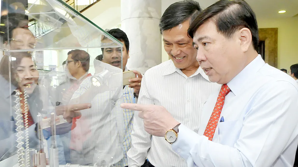 Tăng trưởng trong khó khăn: Điểm sáng kinh tế TPHCM 