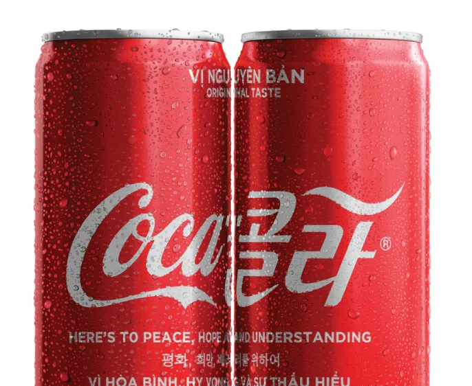 Ra mắt phiên bản lon Coca-Cola đặc biệt cùng thông điệp kết nối hòa bình