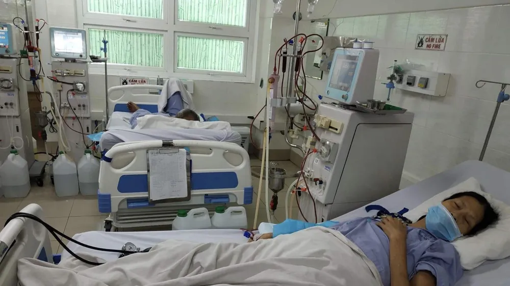 Bệnh nhân được chạy thận tại BV Thống Nhất. Ảnh T.T