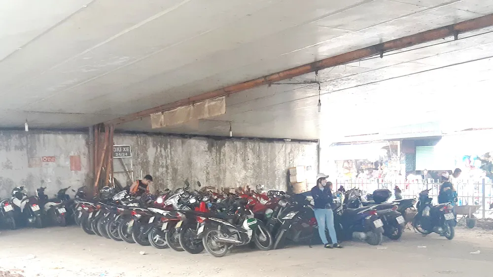 Gầm cầu vẫn còn bị chiếm dụng