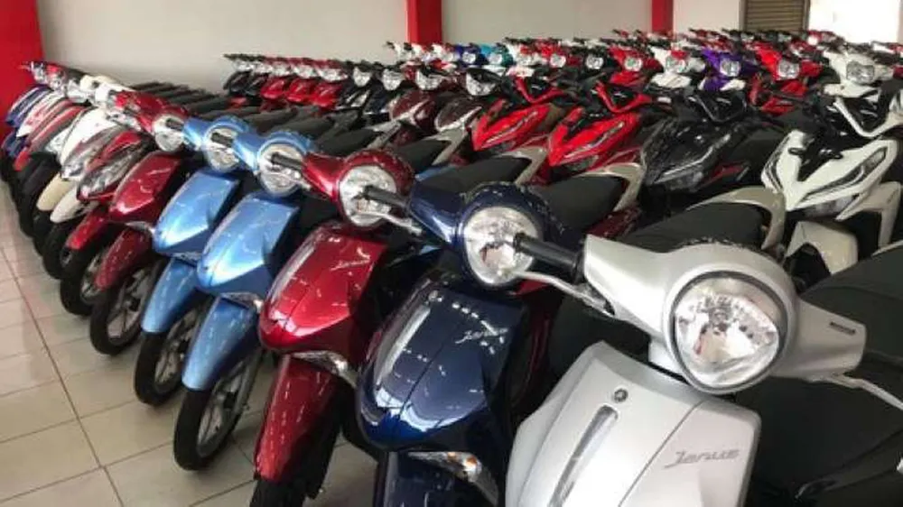 Thị trường xe máy tăng trưởng âm, giá giảm