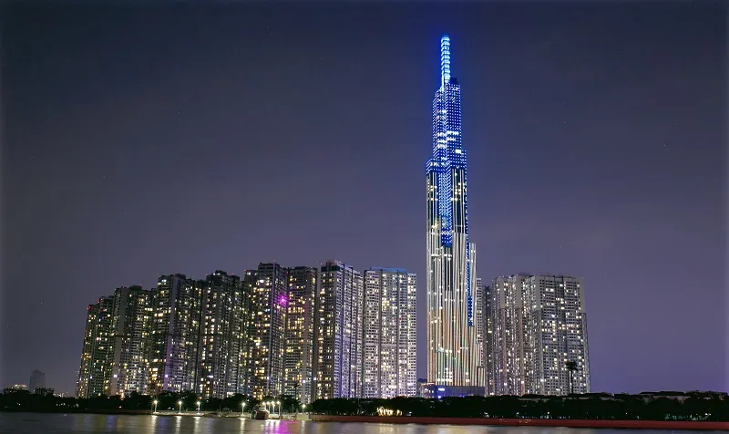“Nụ cười Việt Nam” tỏa sáng trên tháp Landmark 81 truyền đi thông điệp hòa bình