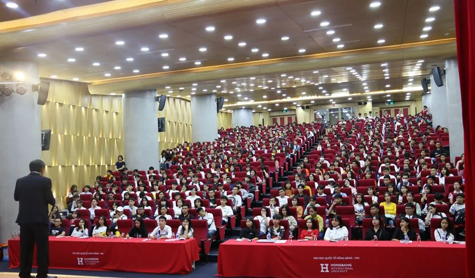 Hàng ngàn học sinh của các trường THPT đã được tham quan, tìm hiểu và vui chơi trong chương trình “HIU Open Day” - Ngày hội thông tin. 