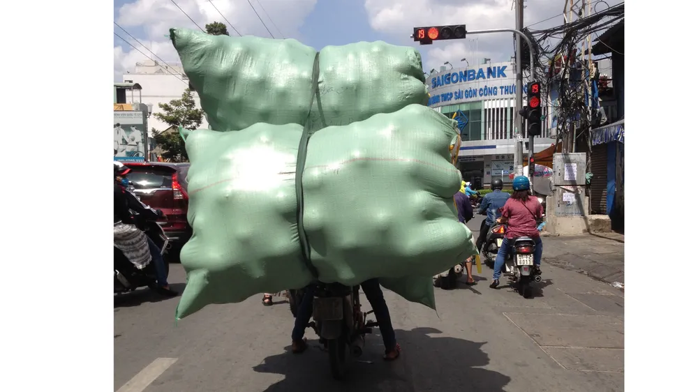 Cần ngăn hiểm họa từ xe chở hàng cồng kềnh