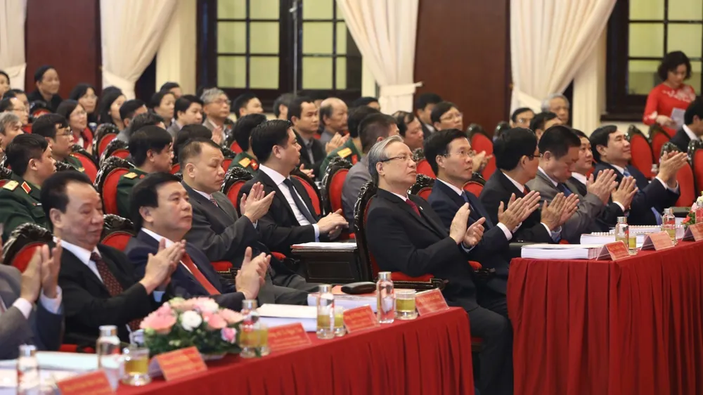 Đảng được tôi luyện, thử thách và không ngừng trưởng thành