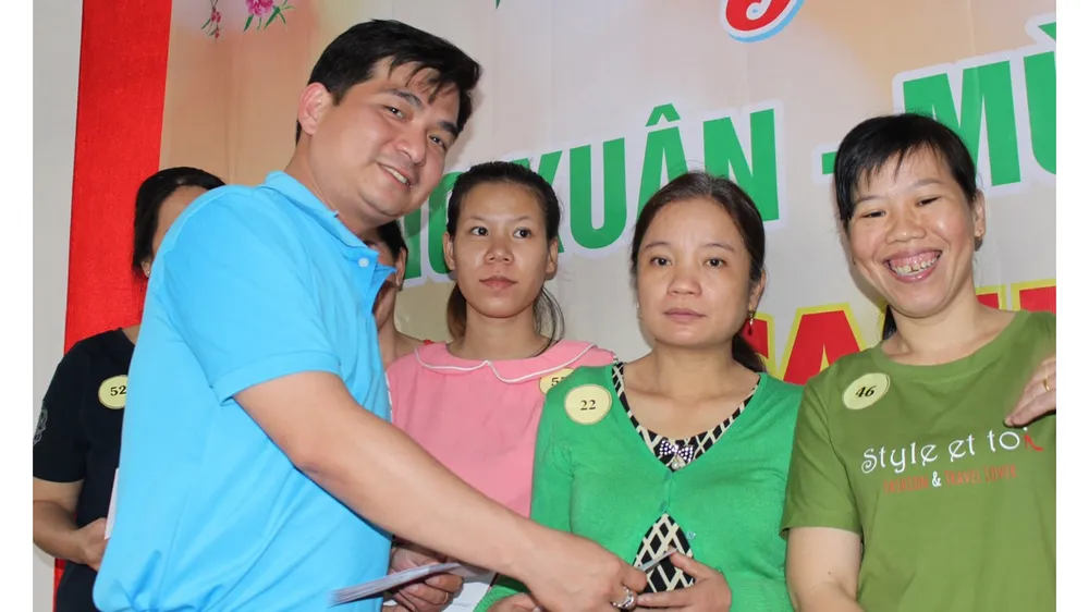 Làm thêm xuyên tết