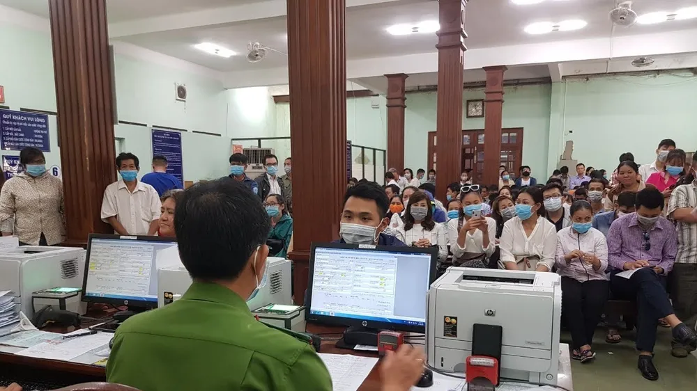 Bỏ hộ khẩu giấy là cần thiết, tất yếu