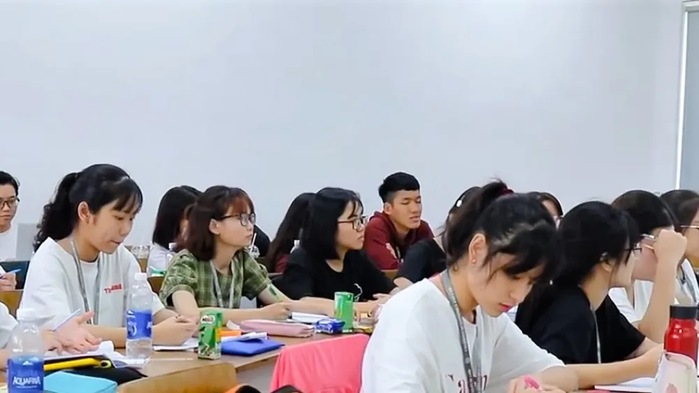 Lệch chuẩn chương trình chất lượng cao - Bài 1: Chạy đua mở ngành chất lượng cao