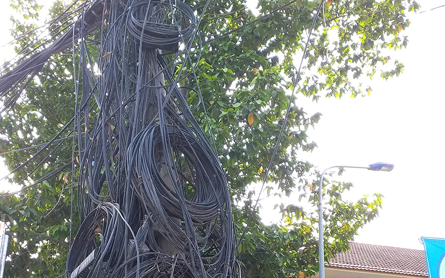 Chằng chịt đường dây điện