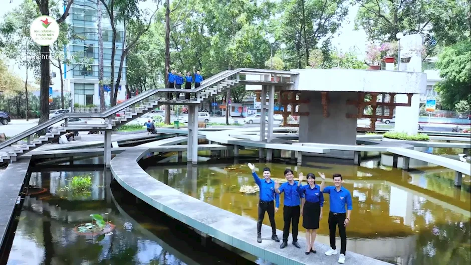 Một hình ảnh trong MV “45 mùa hoa rực rỡ tên Người”