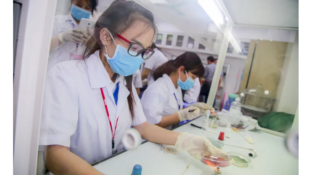 Trường đại học chia sẻ khó khăn với sinh viên